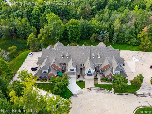 55407 Ambassador Court, Shelby Charter Township, MI 48316