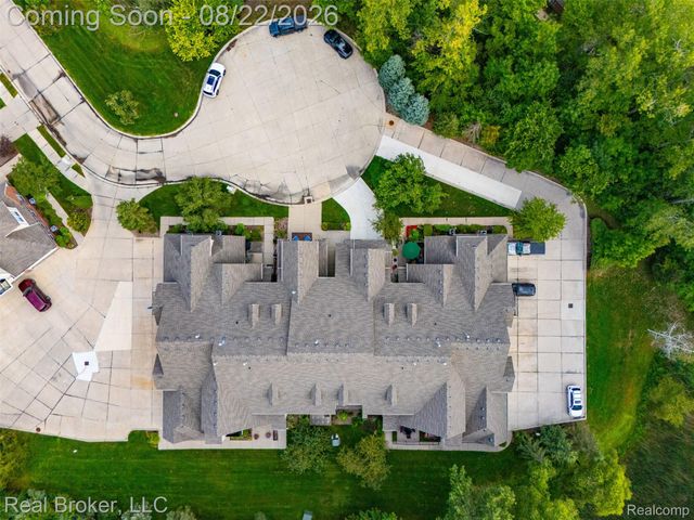 55407 Ambassador Court, Shelby Charter Township, MI 48316