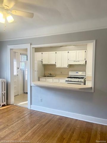 15111 E Vernor Highway 7, Grosse Pointe Park, MI 48230