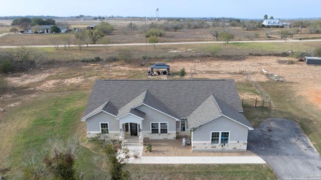 105 Hidden Haven, Floresville, TX 78114