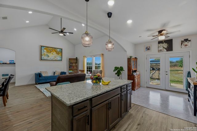 105 Hidden Haven, Floresville, TX 78114