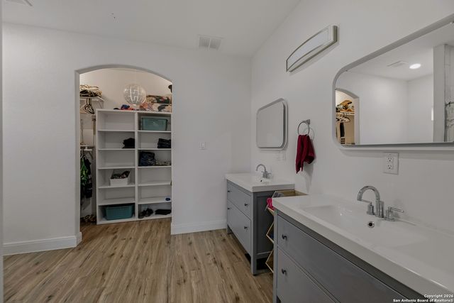 105 Hidden Haven, Floresville, TX 78114