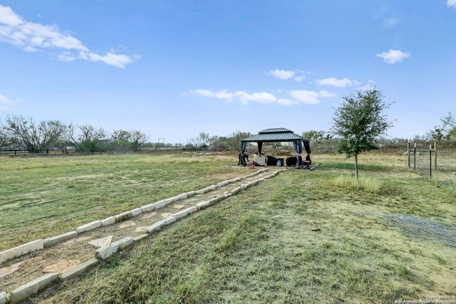 105 Hidden Haven, Floresville, TX 78114