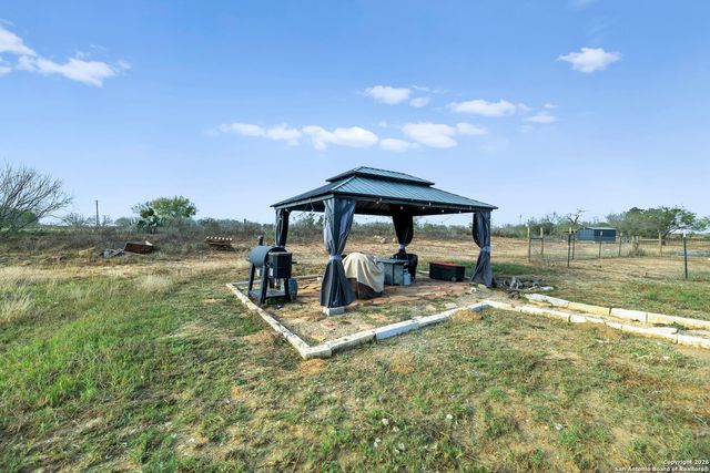 105 Hidden Haven, Floresville, TX 78114