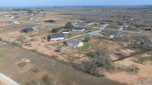 105 Hidden Haven, Floresville, TX 78114