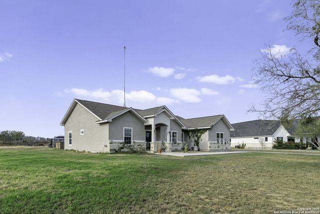105 Hidden Haven, Floresville, TX 78114