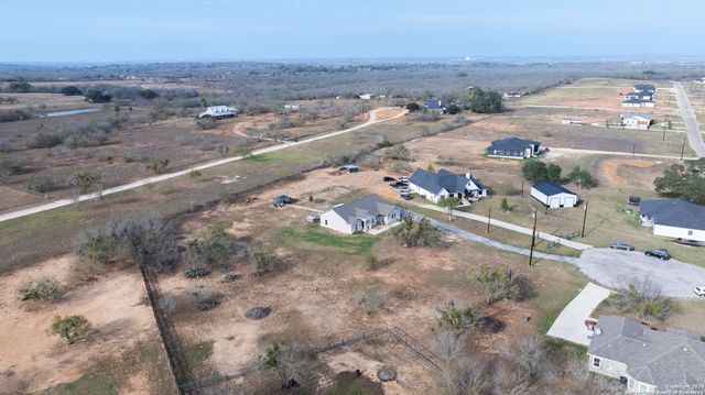 105 Hidden Haven, Floresville, TX 78114