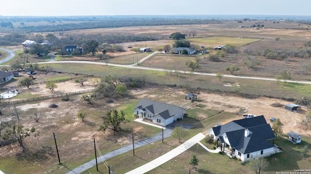 105 Hidden Haven, Floresville, TX 78114