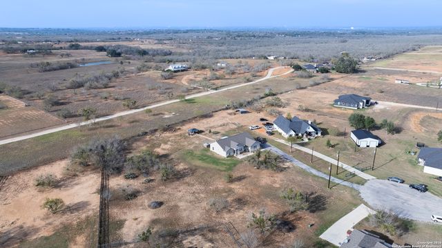 105 Hidden Haven, Floresville, TX 78114