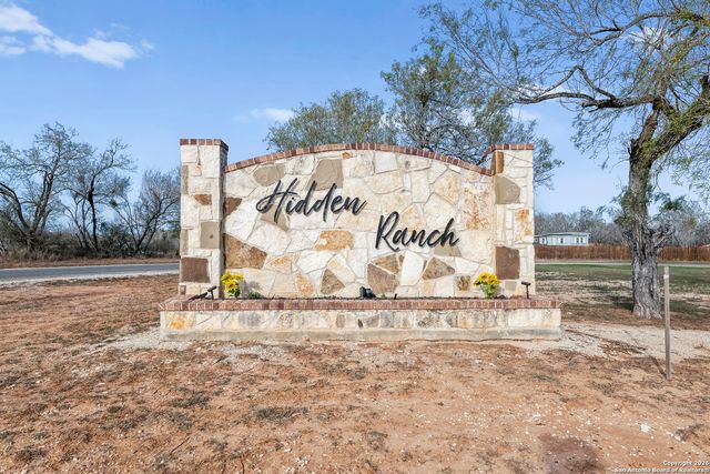 105 Hidden Haven, Floresville, TX 78114