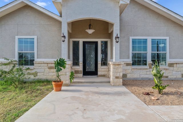 105 Hidden Haven, Floresville, TX 78114
