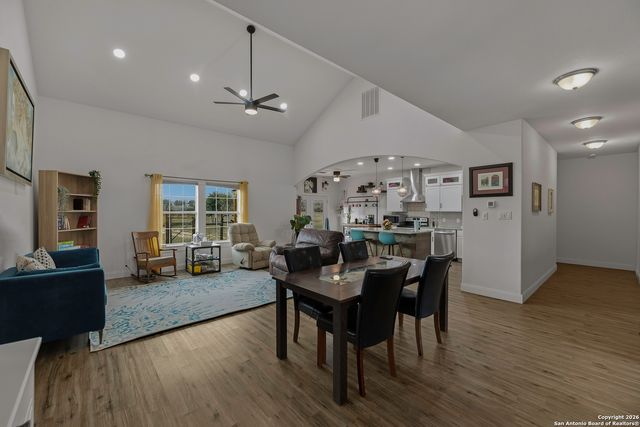 105 Hidden Haven, Floresville, TX 78114