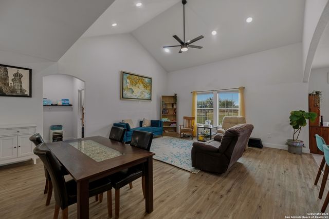 105 Hidden Haven, Floresville, TX 78114