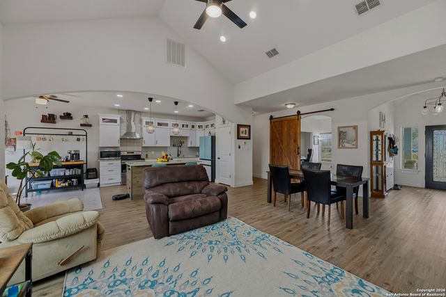 105 Hidden Haven, Floresville, TX 78114