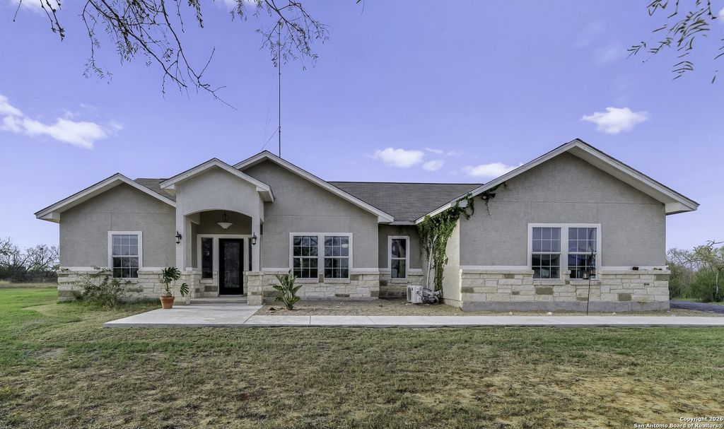 105 Hidden Haven, Floresville, TX 78114