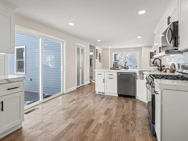 122 Copperfield Rd, Worcester, MA 01602