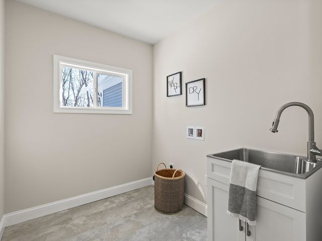 122 Copperfield Rd, Worcester, MA 01602