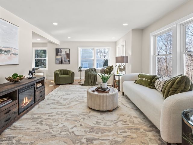 122 Copperfield Rd, Worcester, MA 01602