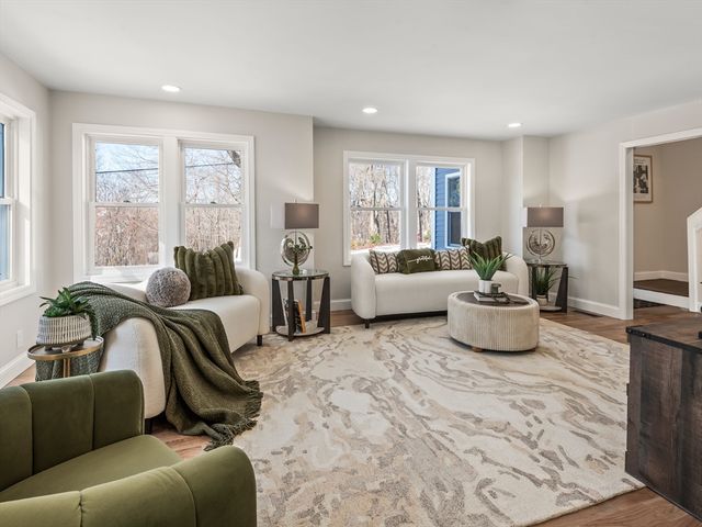 122 Copperfield Rd, Worcester, MA 01602