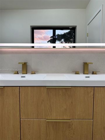 15411 NE 10th Ave, North Miami Beach, FL 33162