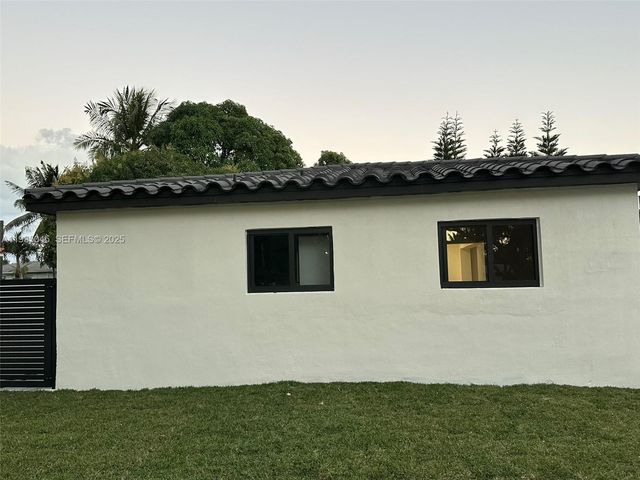 15411 NE 10th Ave, North Miami Beach, FL 33162