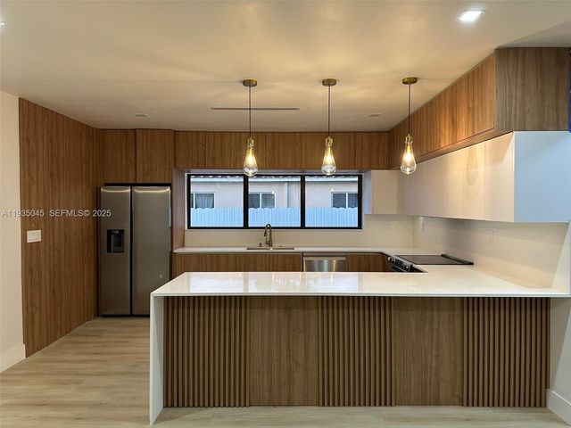 15411 NE 10th Ave, North Miami Beach, FL 33162