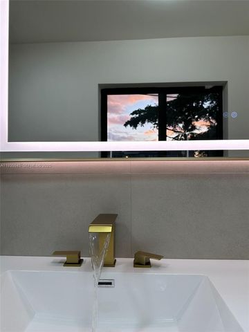 15411 NE 10th Ave, North Miami Beach, FL 33162