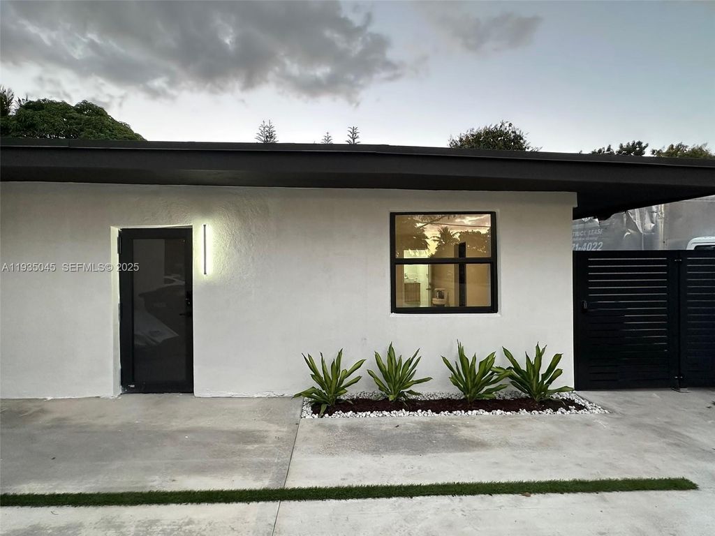 15411 NE 10th Ave, North Miami Beach, FL 33162