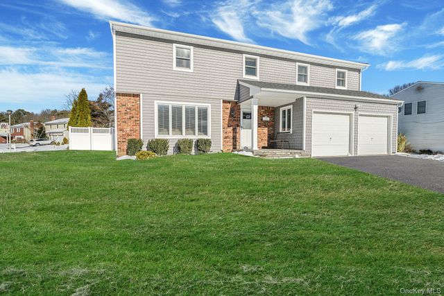 49 Gainsborough Road, Holbrook, NY 11741