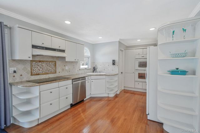 49 Gainsborough Road, Holbrook, NY 11741