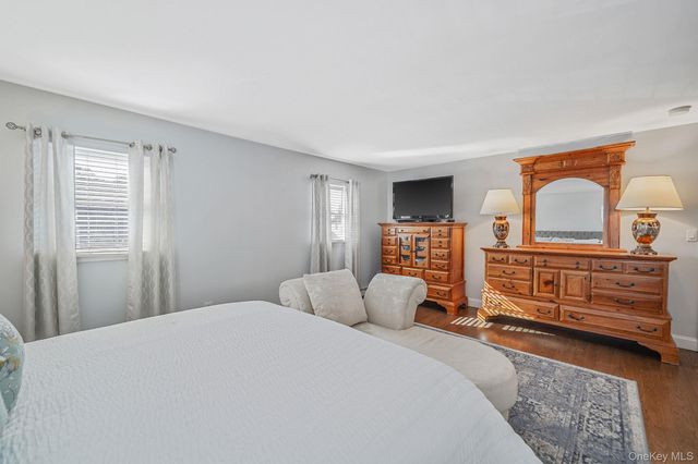 49 Gainsborough Road, Holbrook, NY 11741