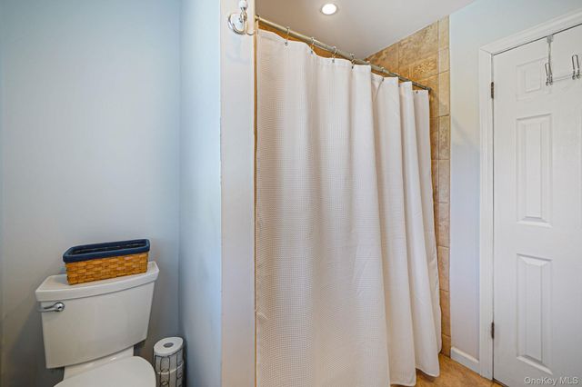 49 Gainsborough Road, Holbrook, NY 11741