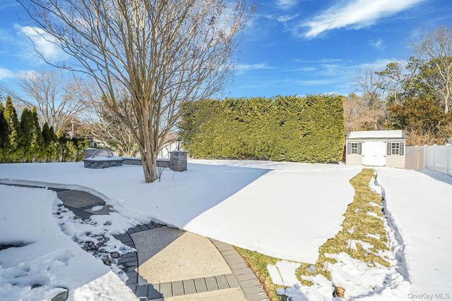 49 Gainsborough Road, Holbrook, NY 11741