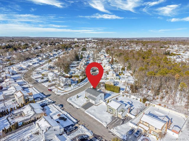 49 Gainsborough Road, Holbrook, NY 11741