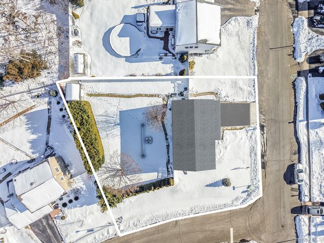 49 Gainsborough Road, Holbrook, NY 11741