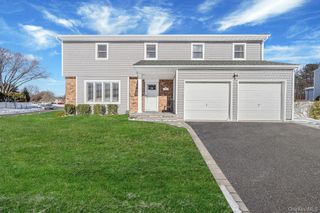 49 Gainsborough Road, Holbrook, NY 11741