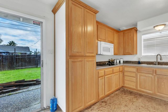 7323 Springman St, Sacramento, CA 95822