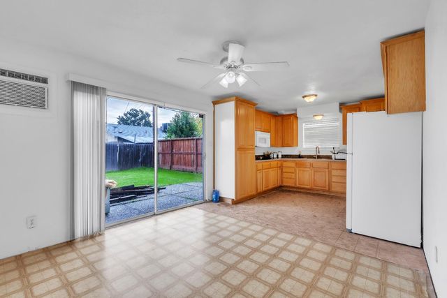 7323 Springman St, Sacramento, CA 95822