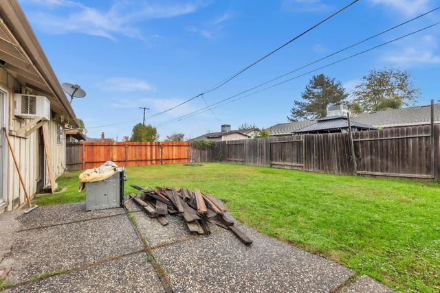 7323 Springman St, Sacramento, CA 95822