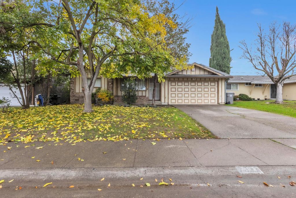 7323 Springman St, Sacramento, CA 95822