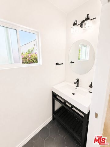 1636 Courtney Avenue, Los Angeles, CA 90046