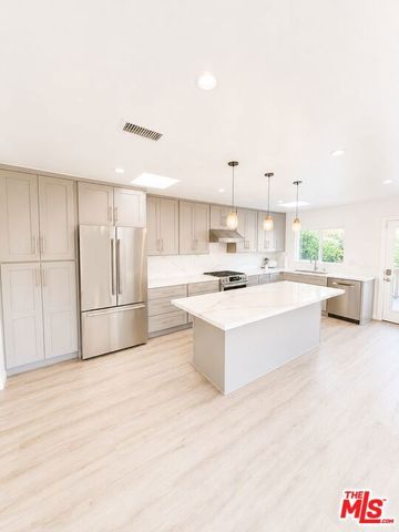 1636 Courtney Avenue, Los Angeles, CA 90046