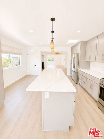 1636 Courtney Avenue, Los Angeles, CA 90046