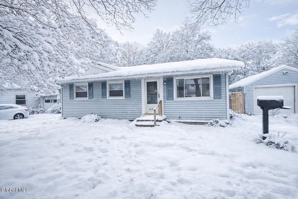 435 Gifford Road, Schenectady, NY 12304