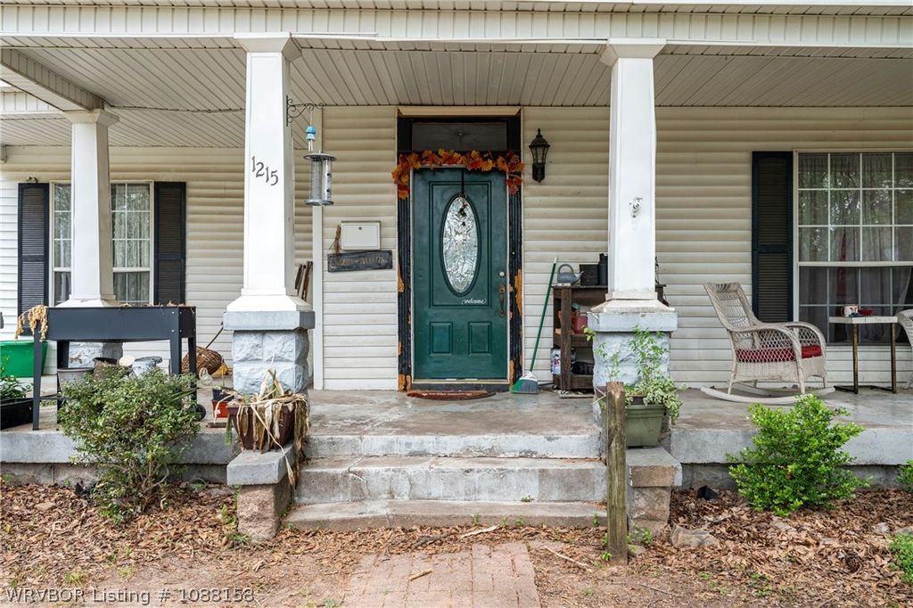 1215 Baldwin Street 1215 Baldwin Street