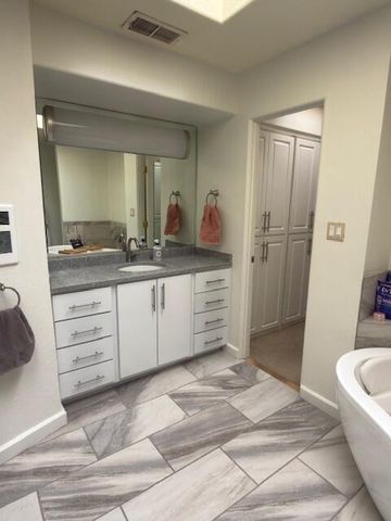 5536 Overlook Drive NE, Albuquerque, NM 87111