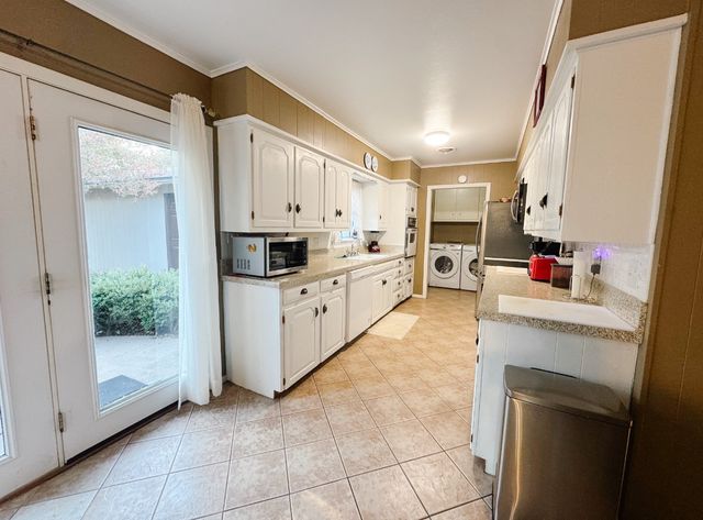 2205 10th Street, Brownwood, TX 76801