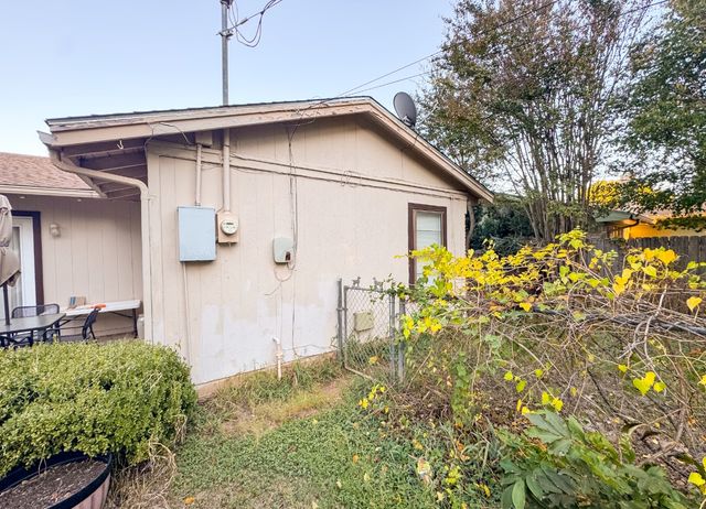 2205 10th Street, Brownwood, TX 76801