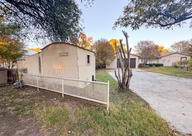 2205 10th Street, Brownwood, TX 76801