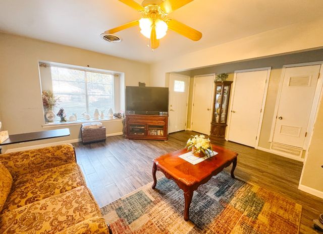 2205 10th Street, Brownwood, TX 76801